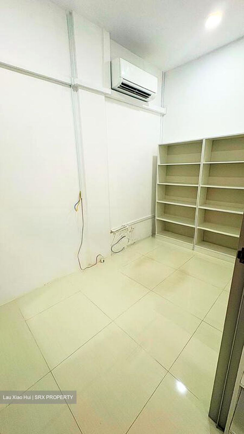 Fuyuen Court (D14), Shop House #521010521